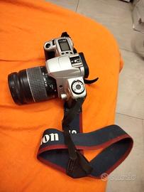 macchina fotografica Canon Eos 300. anno 2003