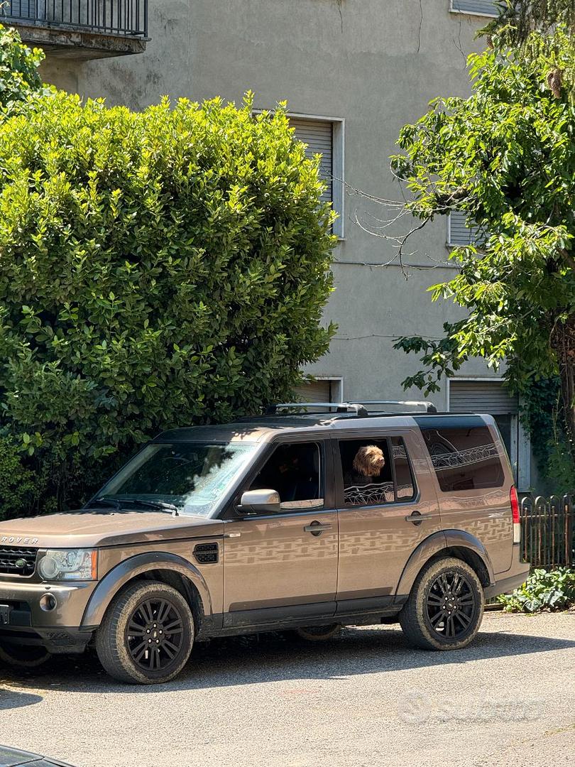 Land Rover Discovery 2010 photo 2