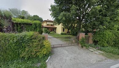 Immobile in asta di 327 m² con 5 locali e box auto