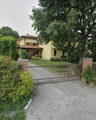 Immobile in asta di 327 m² con 5 locali e box auto