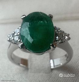 ANELLO ORO 18kt. DIAMANTI E SMERALDO OVALE