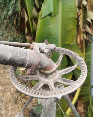 Irrigatore girevole pieno campo, raggio 25 m.