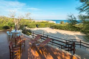 Appartamento in villa con giardino sul mare