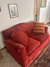 Divano letto con cuscini