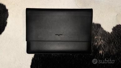 Cover MacBook Pro 16” in ecopelle nera