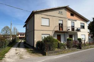 Villa di 240 m² con più di 5 locali e box auto dop