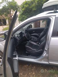 Mitsubishi  Outlander 