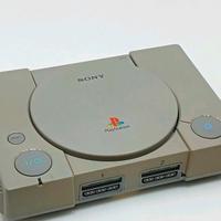 playstation 1 con giochi e 2 controller