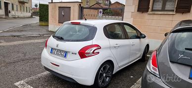 Peugeot 208 hd 1.4 2015