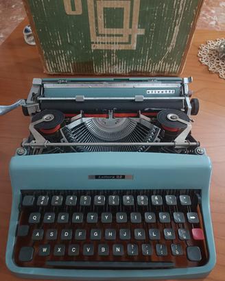 Macchina da scrivere Olivetti Lettera 32 