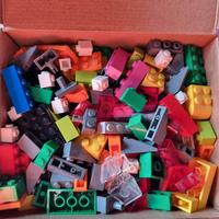 Mattoncini Lego + accessori + figure