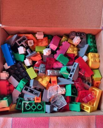 Mattoncini Lego + accessori + figure