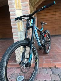 Giant Glory 2016 DOWNHI