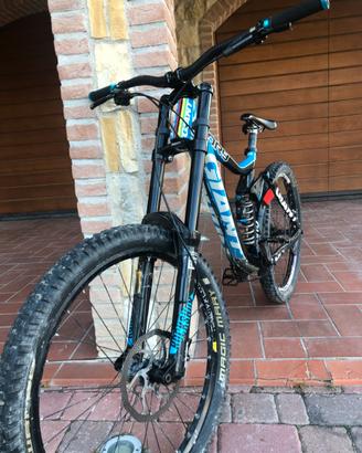 Giant Glory 2016 DOWNHI