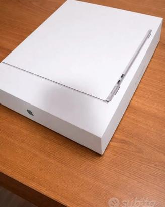 Apple MacBook 13'' M5