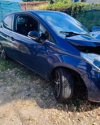 Peugeot 208 GT Line turbo benzina Solo per ricambi