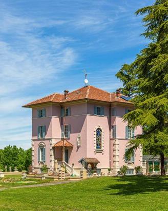 Villa di 800 m² con più di 5 locali e box auto dop