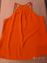 Top smanicato arancione scollo all'americana