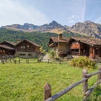 Baita storica nel parco del gran paradiso - villag