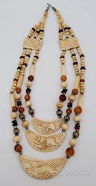 Collana dal sapore etnico.