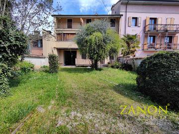 Casa accostata - Gorizia