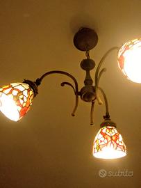 lampadario con tre punti luce con vetri liberty