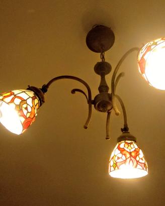 lampadario con tre punti luce con vetri liberty