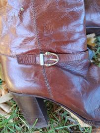 stivali in pelle con fibbia