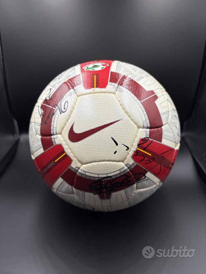 Pallone Nike Total 90 Pallone Serie A 2004 Nike Total 90 Sports E