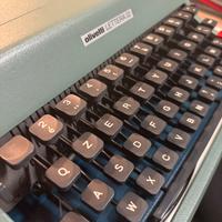 Olivetti Lettera 32 macchina da scrivere vintage