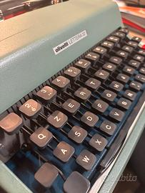 Olivetti Lettera 32 macchina da scrivere vintage