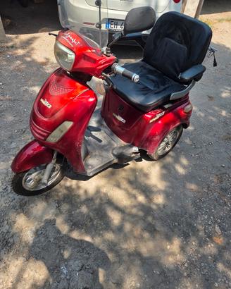 Scooter elettrico per persone con parz disabilità