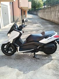 Yamaha XMAX 
