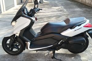 Yamaha XMAX 