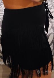pantaloncini  neri corti con frange 