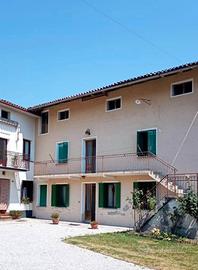 Casa contigua