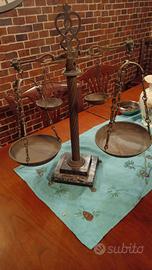 Bilancia antica in ottone con base in marmo