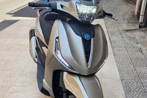 Beverly 300 
