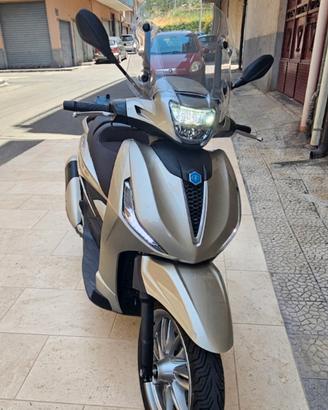Beverly 300 