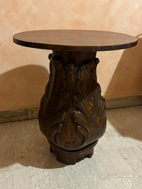 Tavolino vintage intagliato in legno