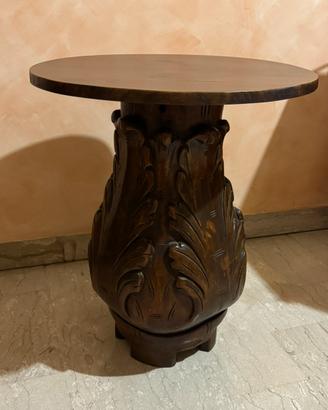 Tavolino vintage intagliato in legno