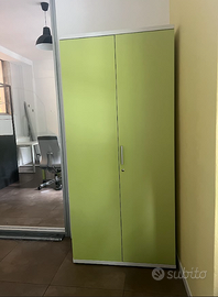 Armadi bianchi con ante verdi