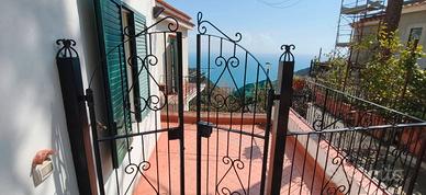 Albori: 150 mq con terrazzi e posti auto