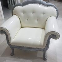 Poltrona in ecopelle con Swarovski