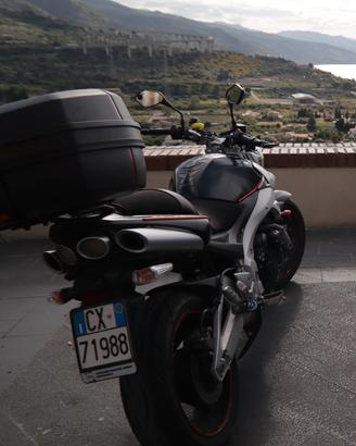 SUZUKI GSR 600 
