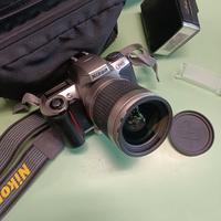 NIKON F65 con accessori