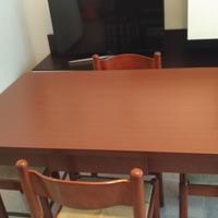 Tavolo e 4 Sedie