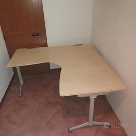 scrivania angolare per ufficio
