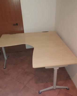scrivania angolare per ufficio
