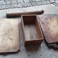 4 oggetti vecchi in legno